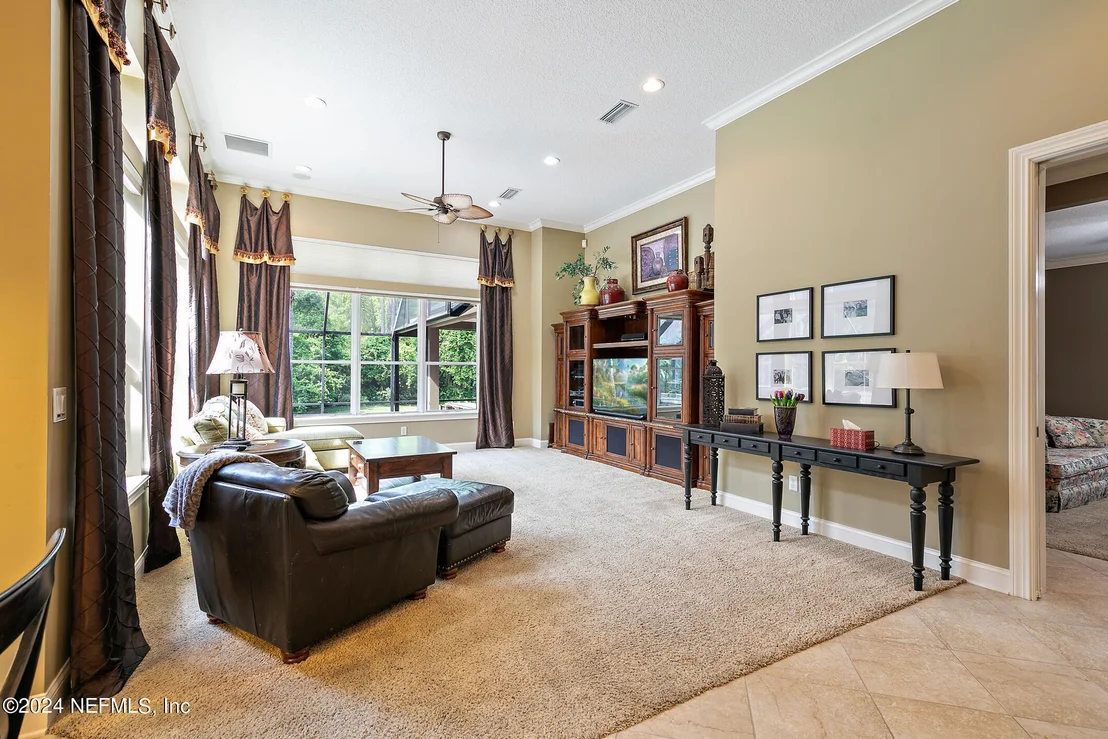 Photo of 329 SUMMERSET Drive