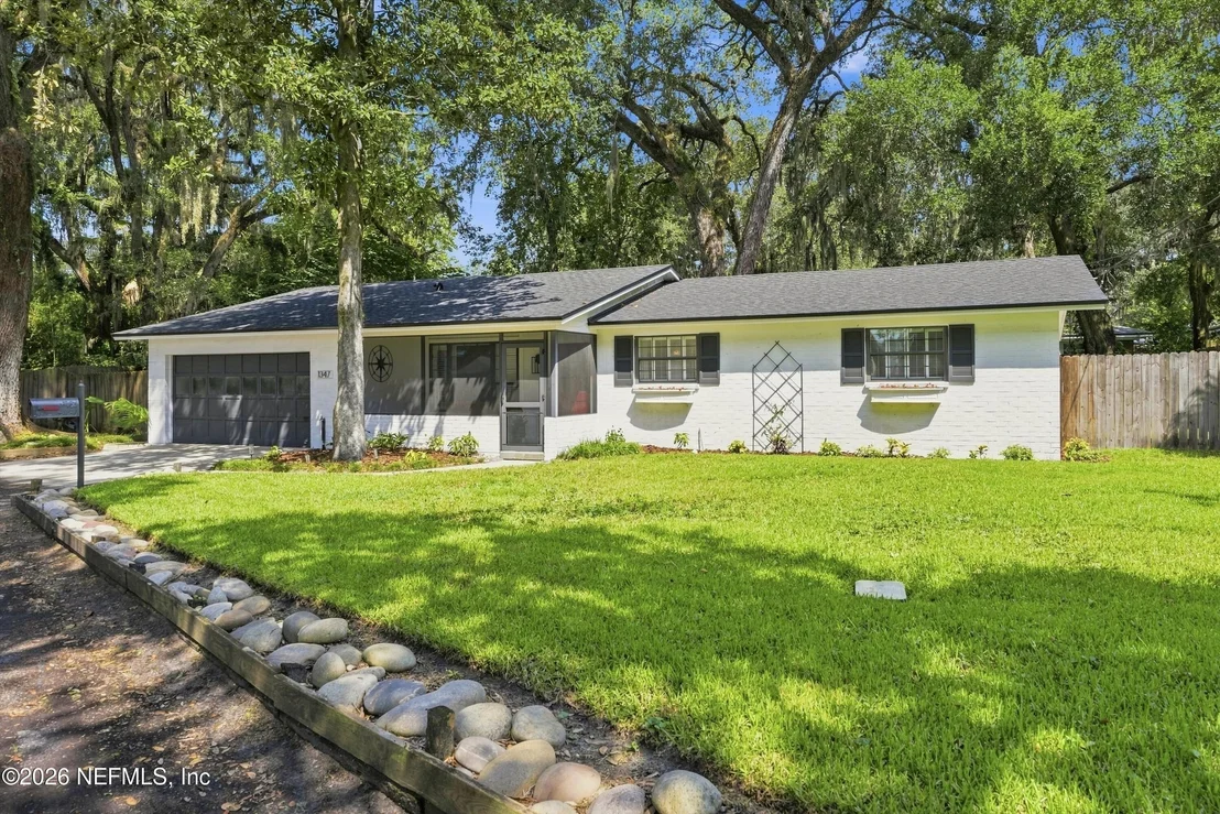 Photo of 1347 REDBUD Lane