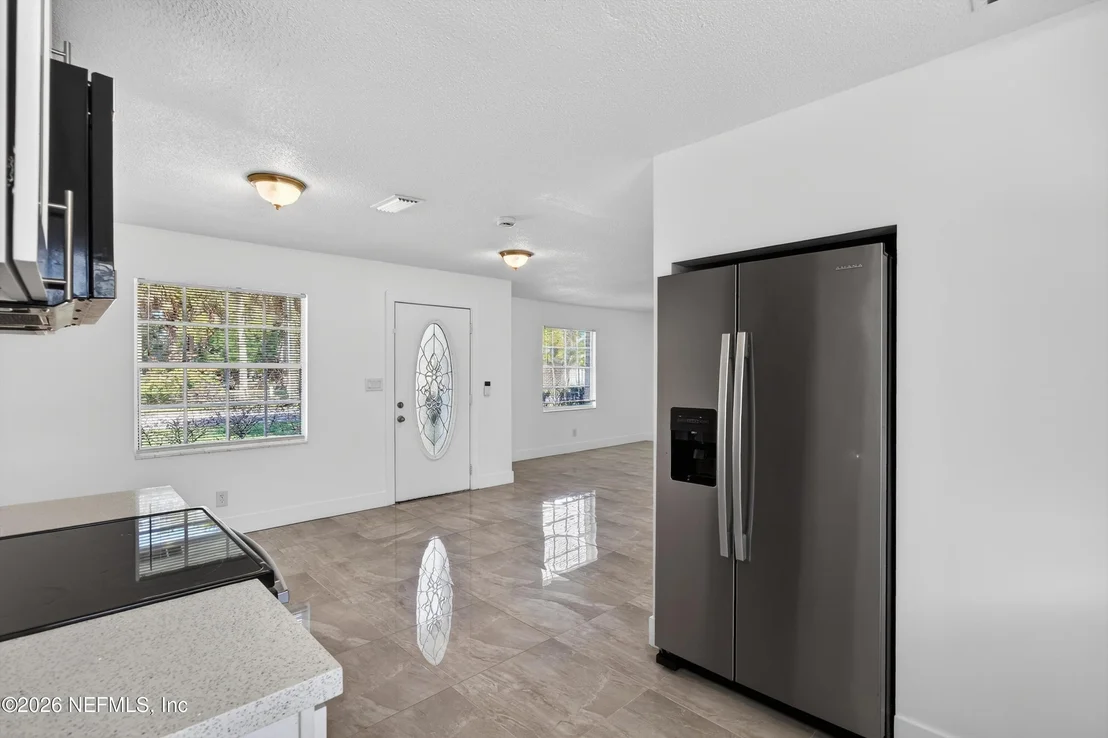 Photo of 217 CARVER Street W