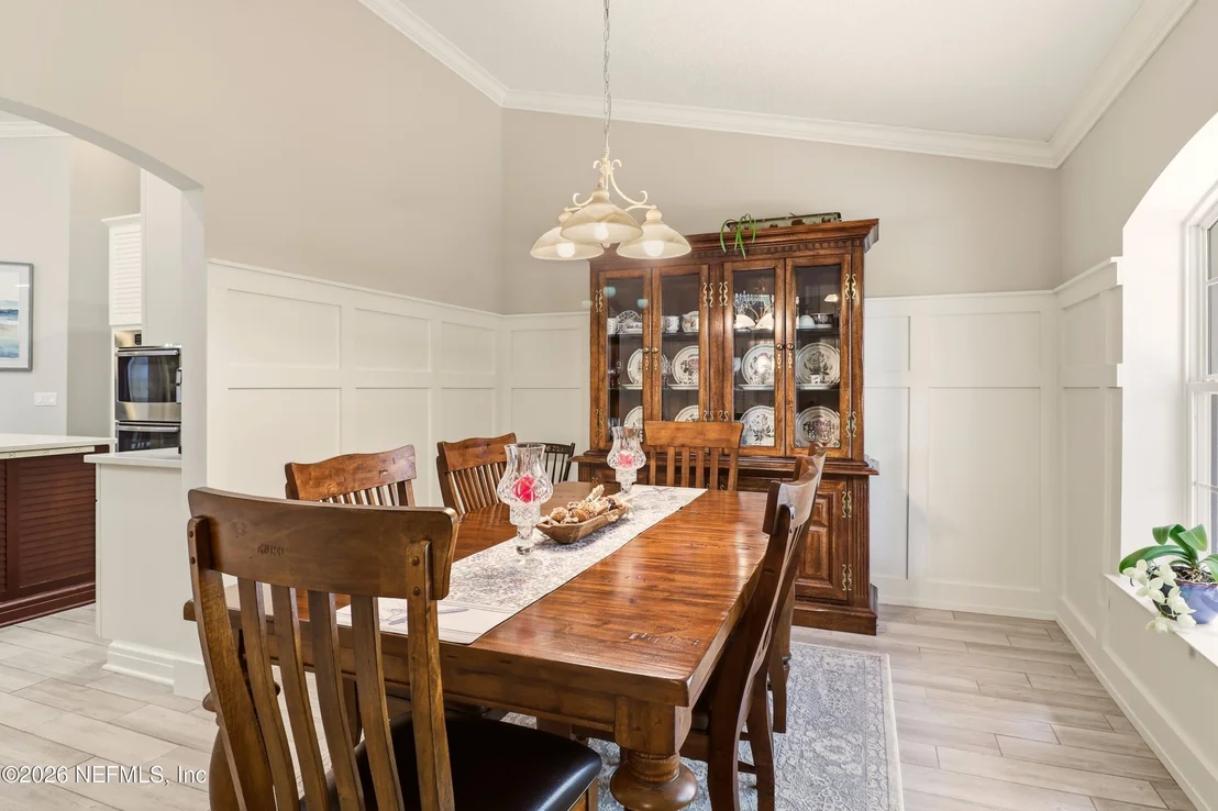 Photo of 3369 KINGS Road S