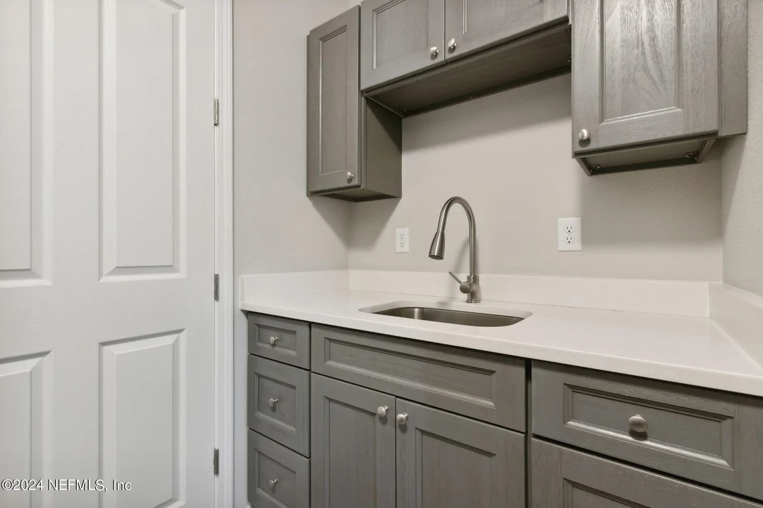 Photo of 85475 FALL RIVER Parkway