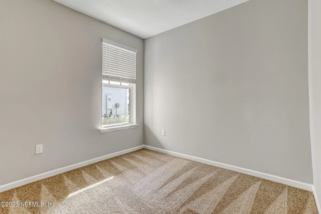 Photo of 152 WINDERMERE Way