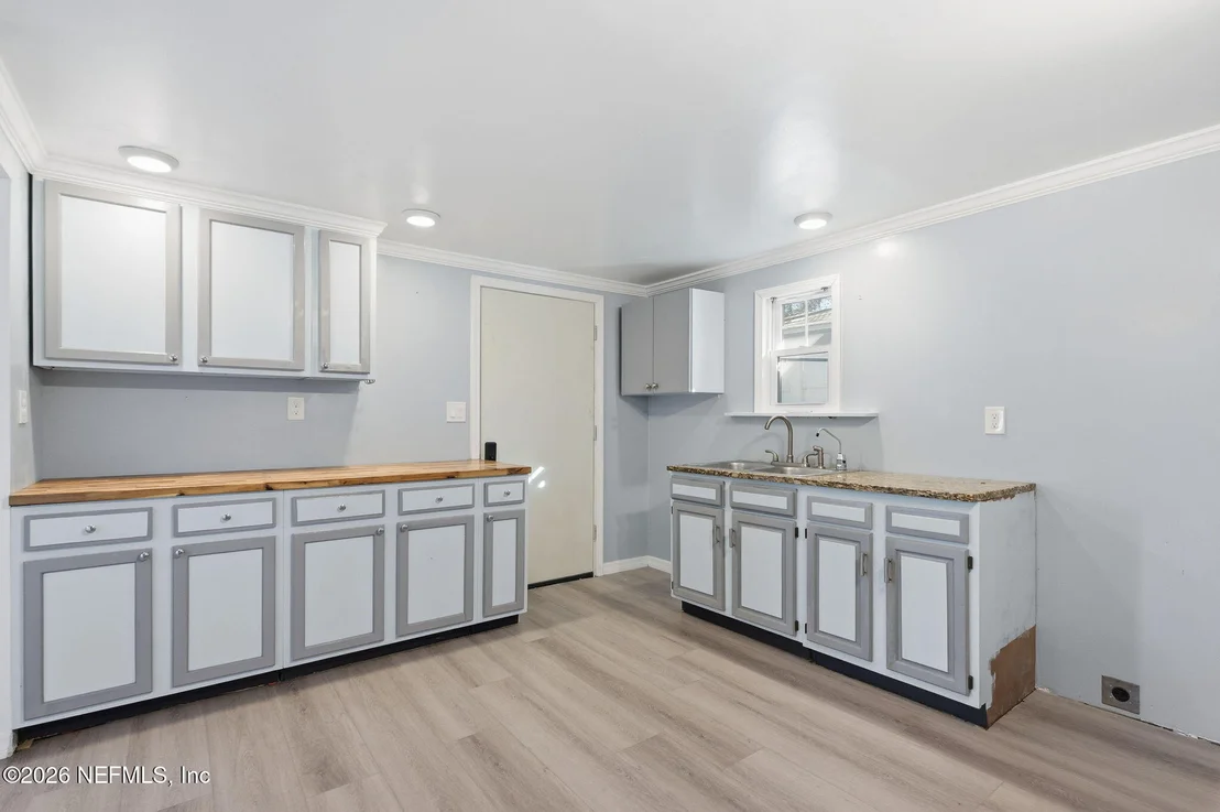 Photo of 1863 LIVE OAK Drive