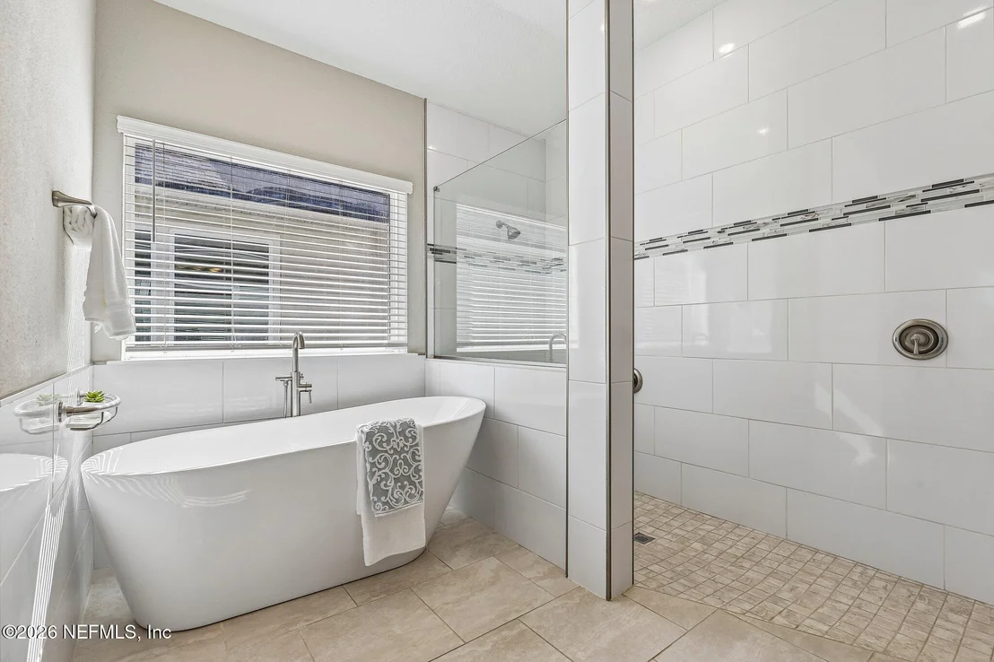 Photo of 114 GLENNEYRE Circle