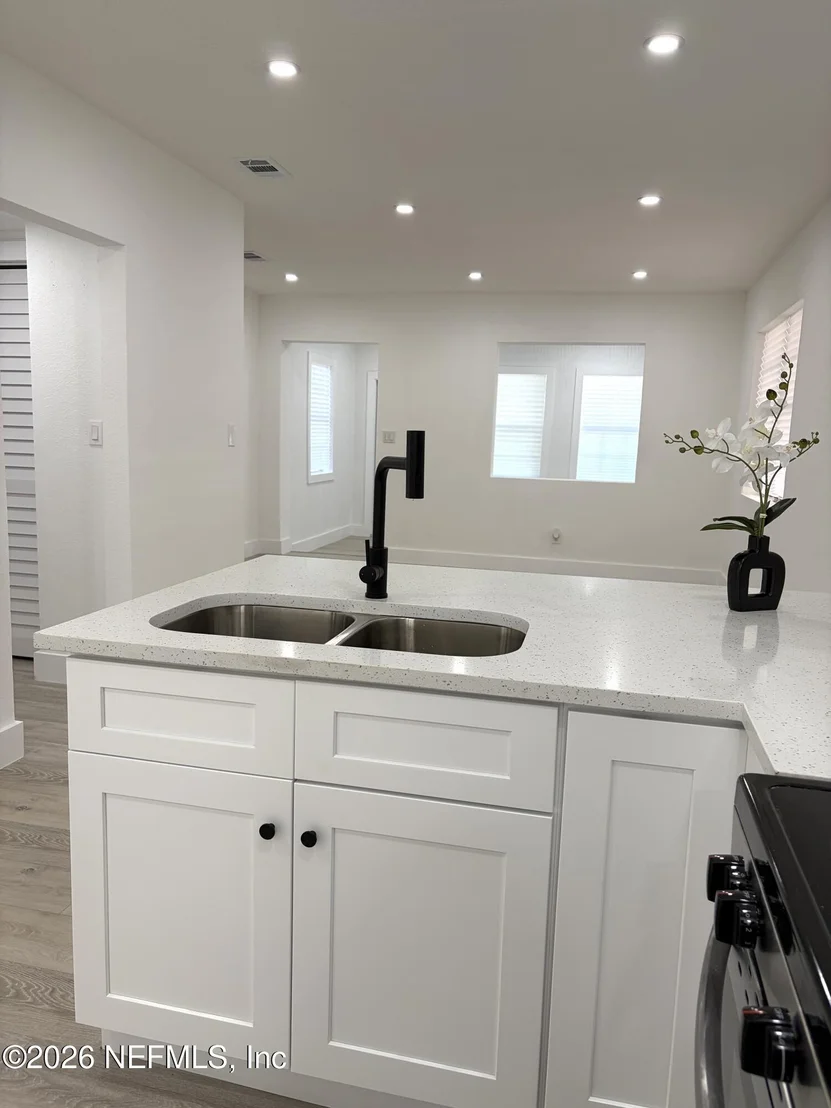 Photo of 5602 LONG ST Street