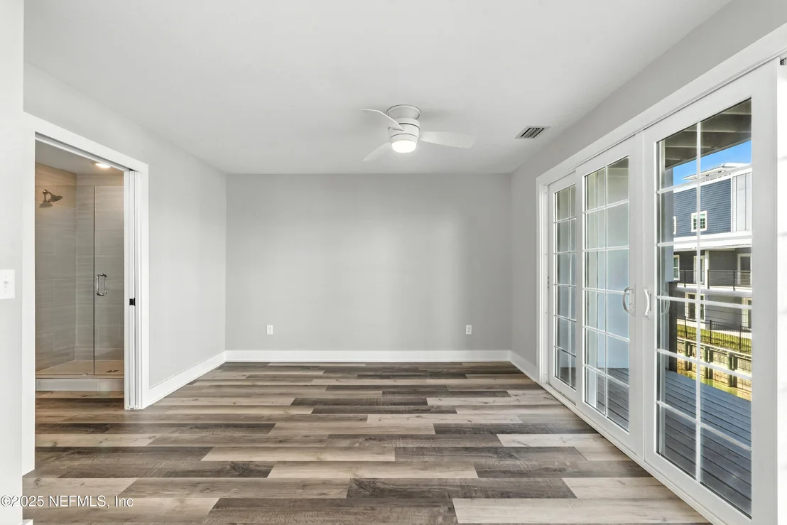 Photo of 15 COMARES Avenue