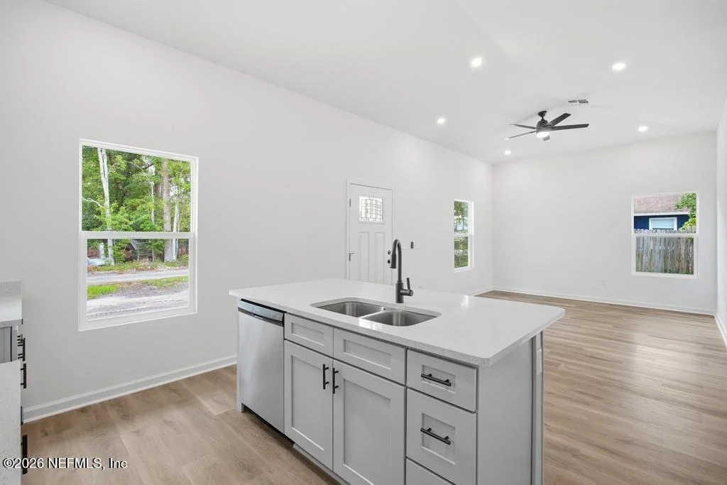 Photo of 12164 LYONS Street