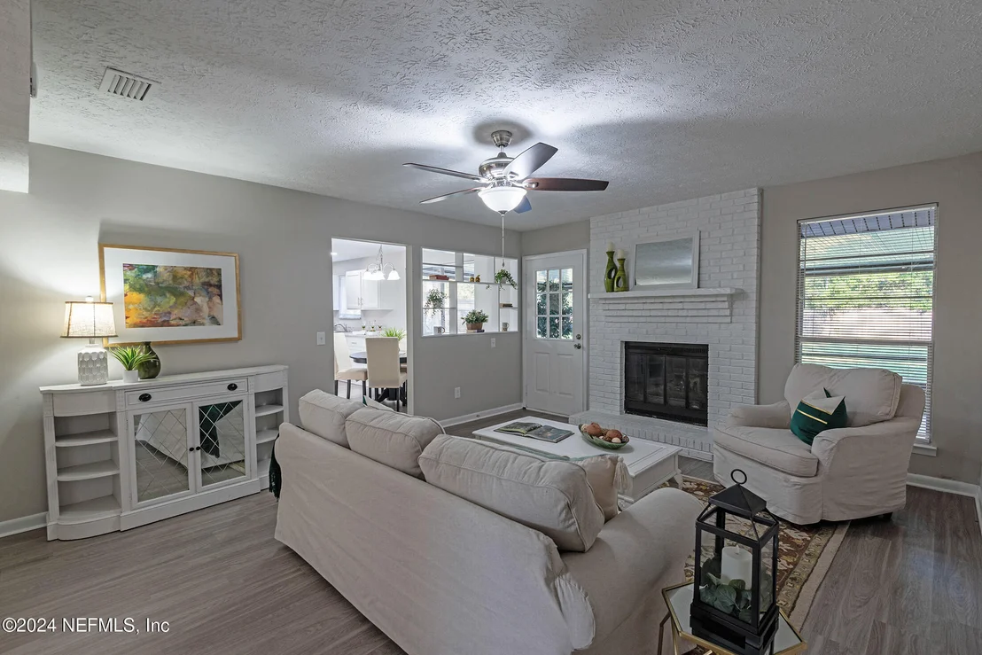 Photo of 7995 SARCEE Trail