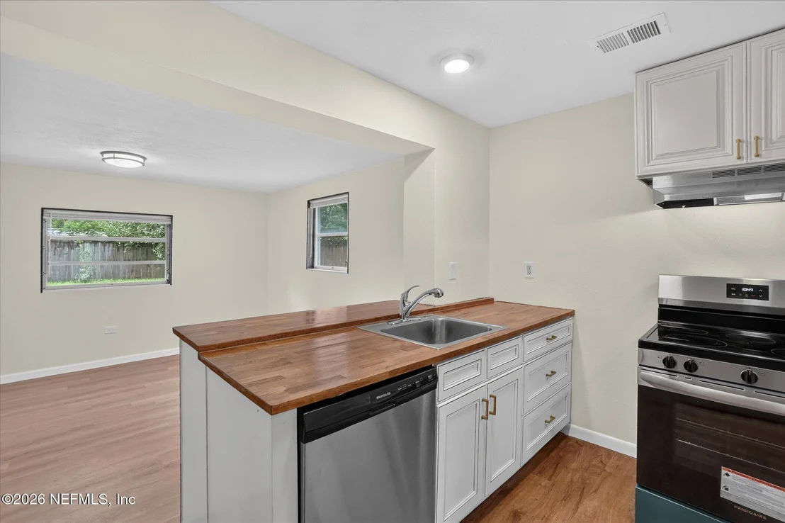 Photo of 4748 BEVERLY Circle