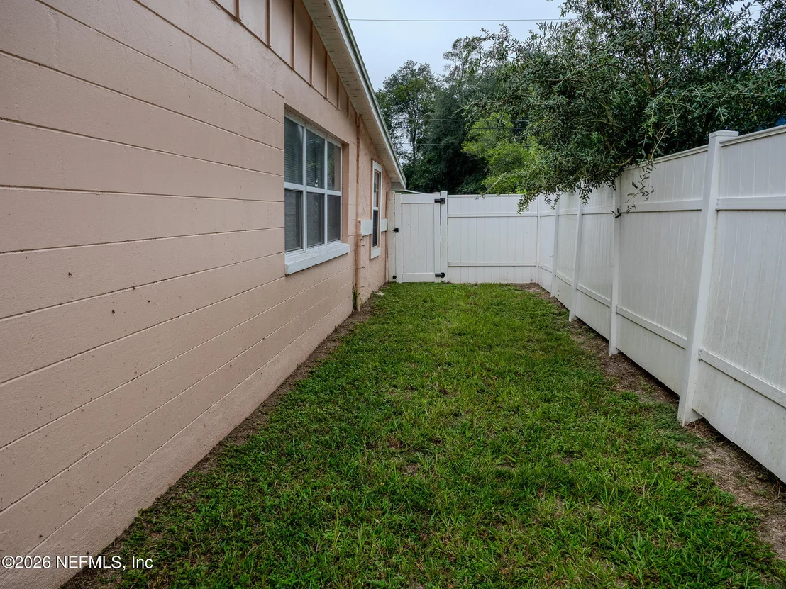 Photo of 8513 OAK LEAF Road