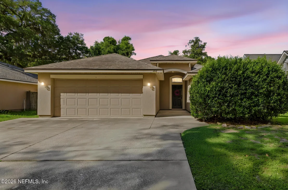 Photo of 880 CLAY Street