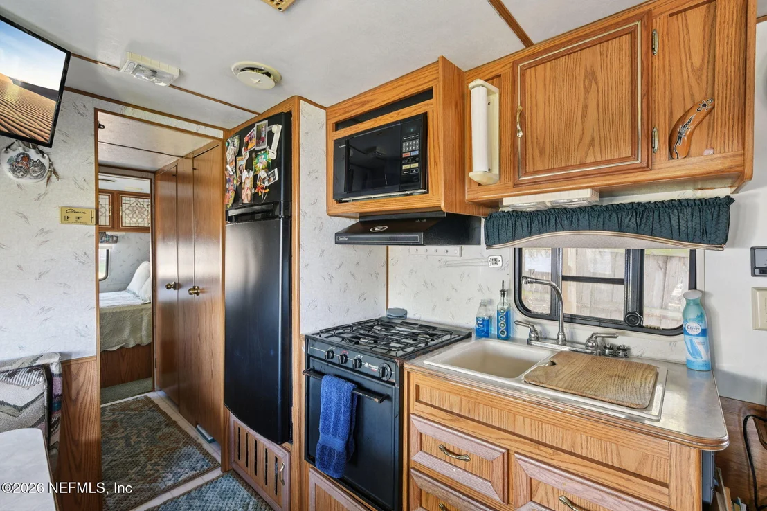 Photo of Unit 17 at 5577 HECKSCHER Drive
