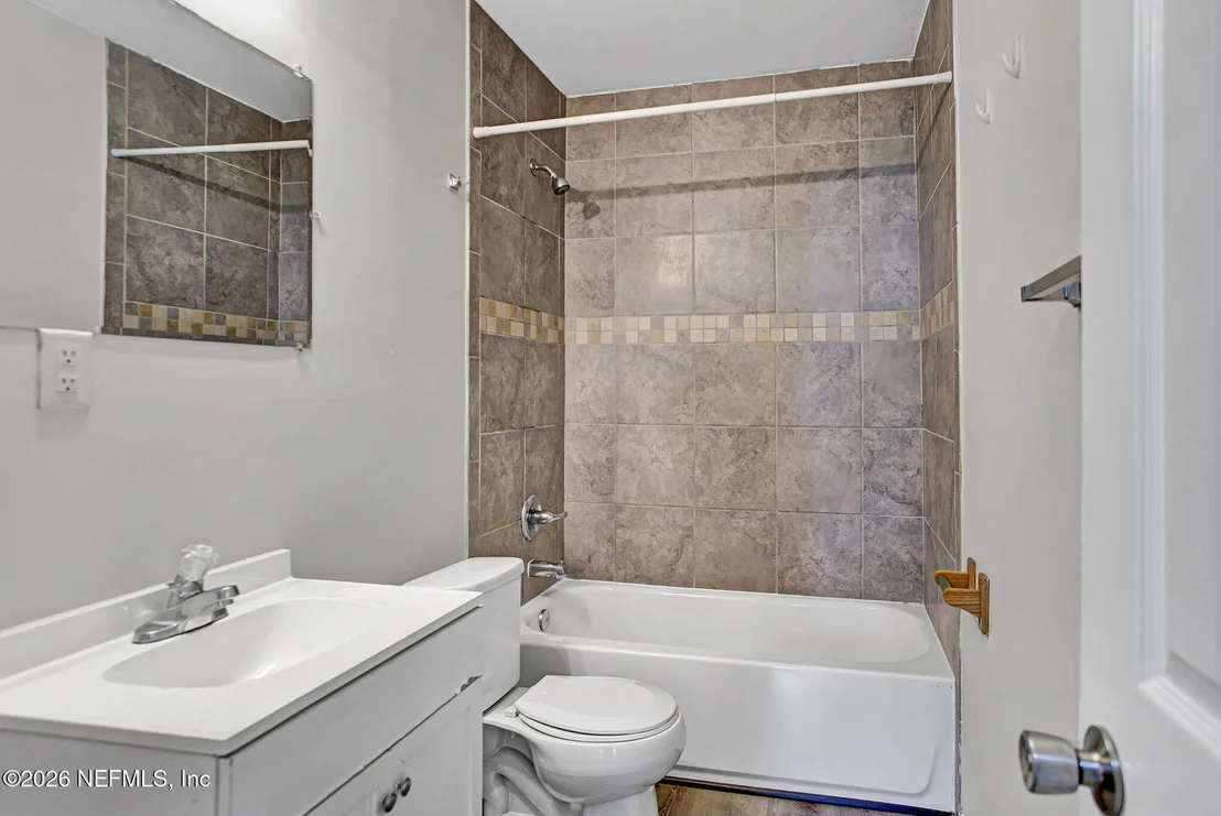 Photo of 941 HURON Street