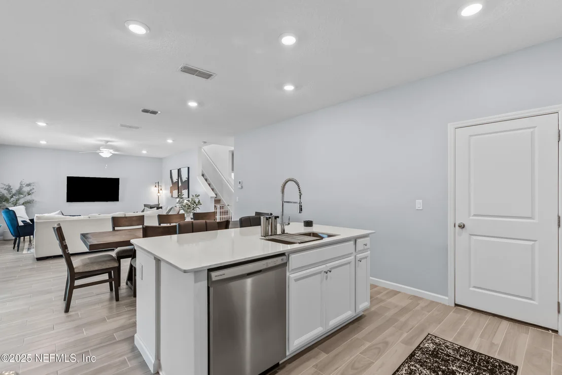 Photo of 9852 LOVAGE Lane