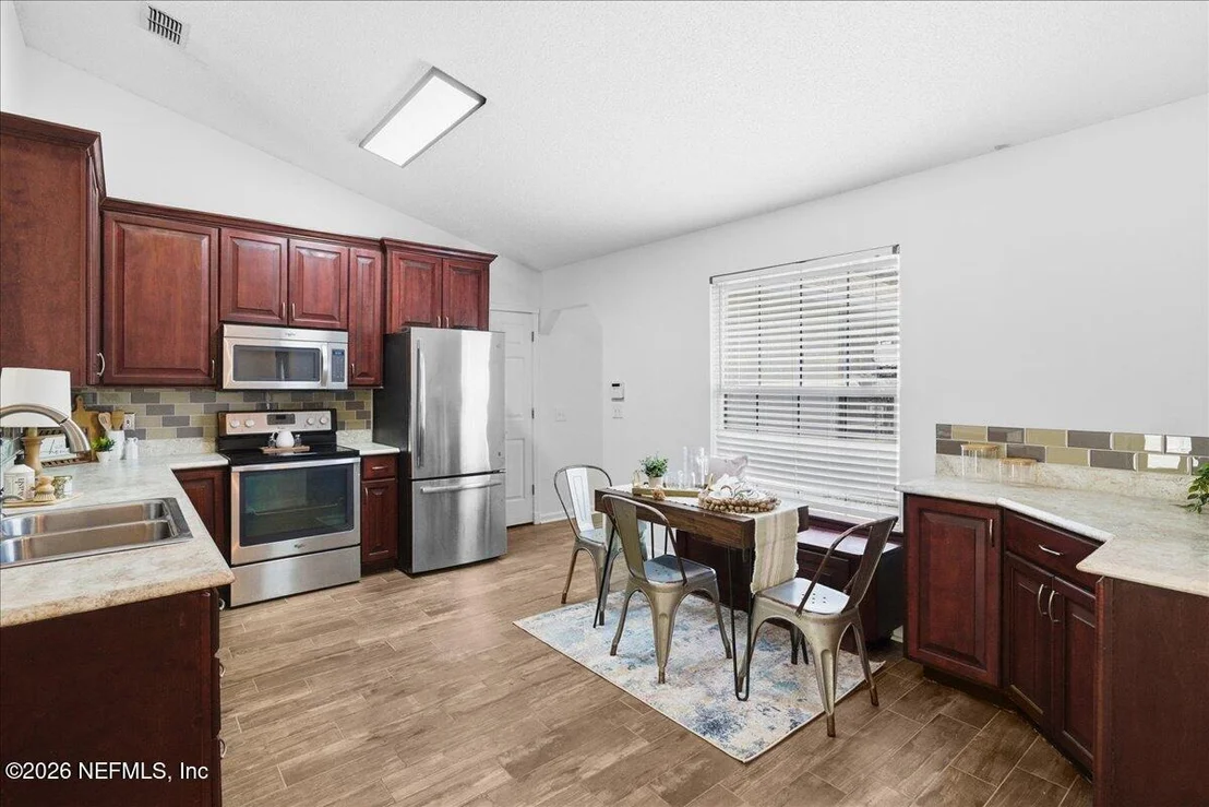 Photo of 425 3RD Street W
