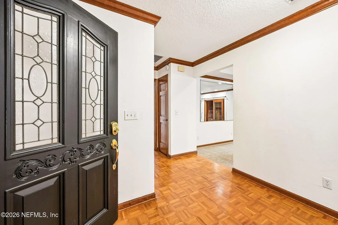 Photo of 331 OAK Drive S