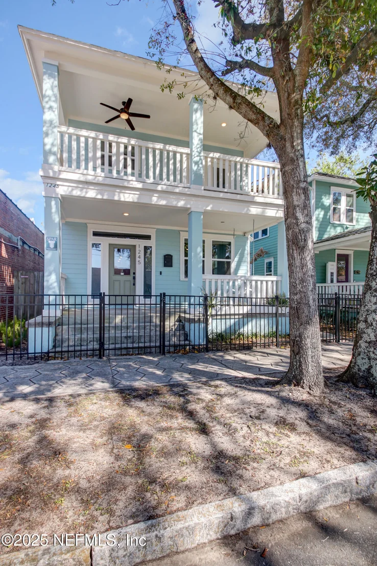 Photo of 1245 WALNUT Street