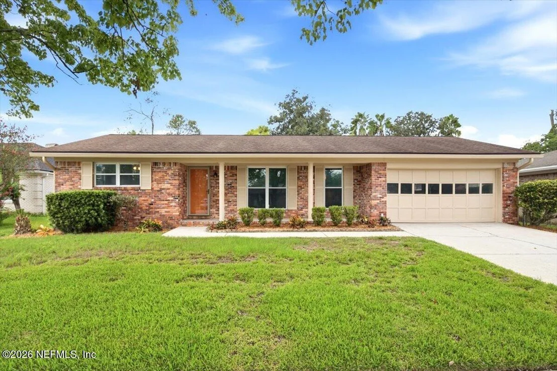 Photo of 9042 WARWICKSHIRE Road