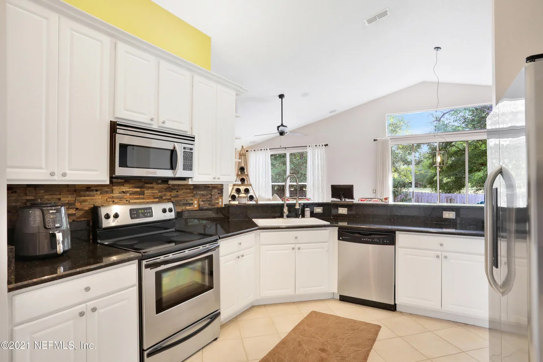Photo of 321 JOHNS GLEN Drive