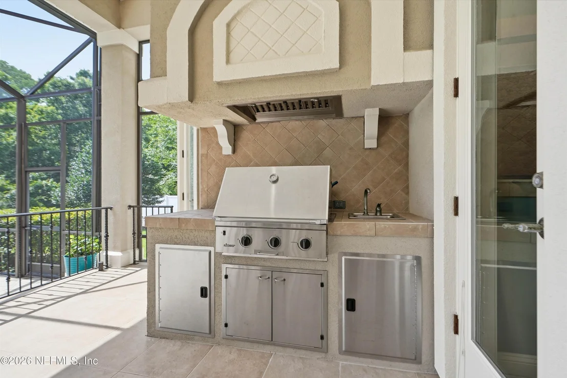 Photo of 560 SEBASTIAN Square