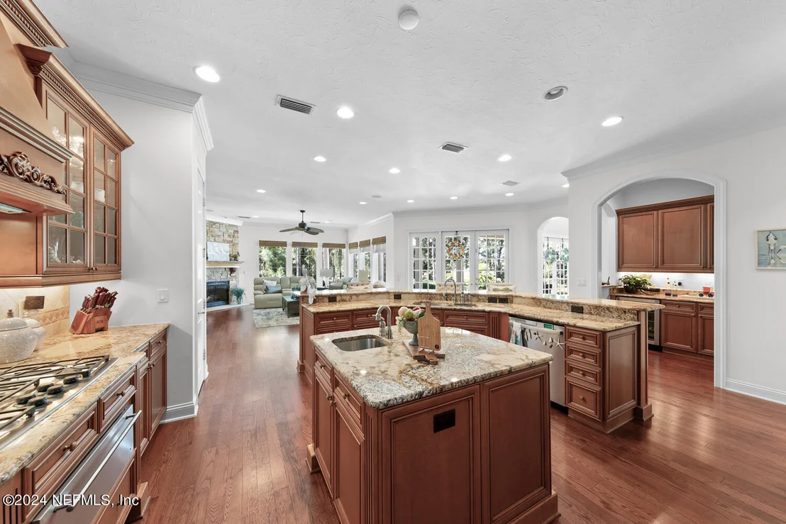 Photo of 752 PROMENADE POINTE Drive