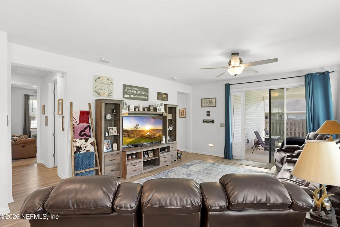 Photo of 1095 PERSIMMON Drive