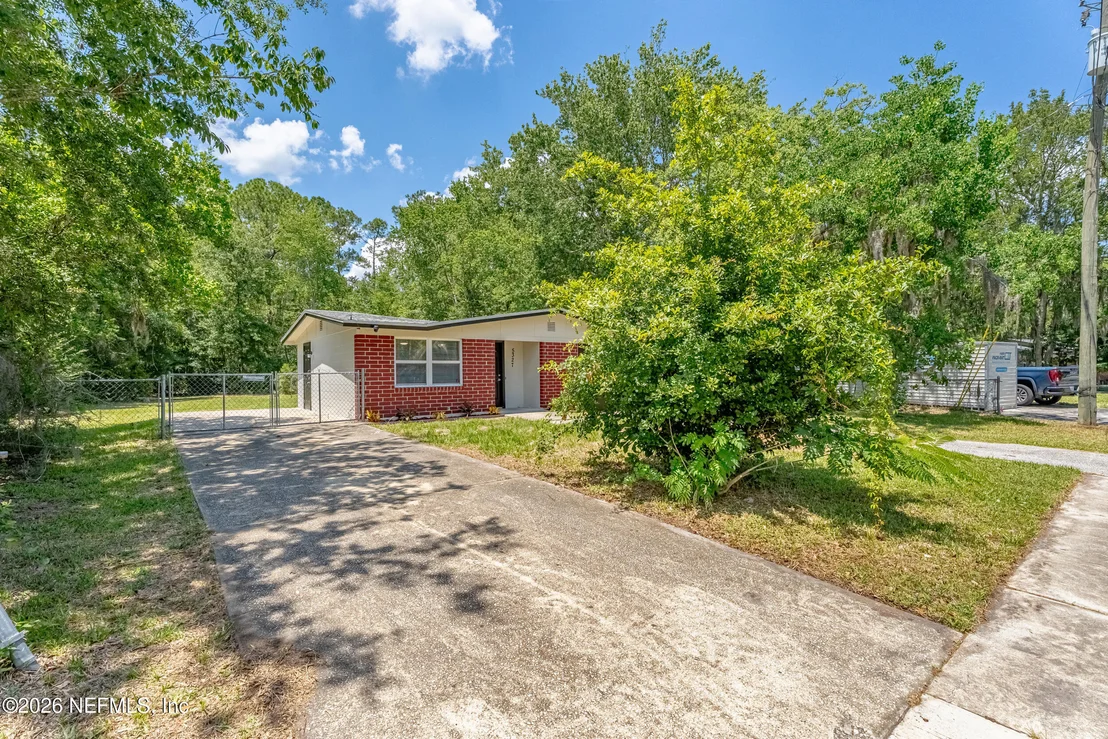 Photo of 5327 ARROWSMITH Road