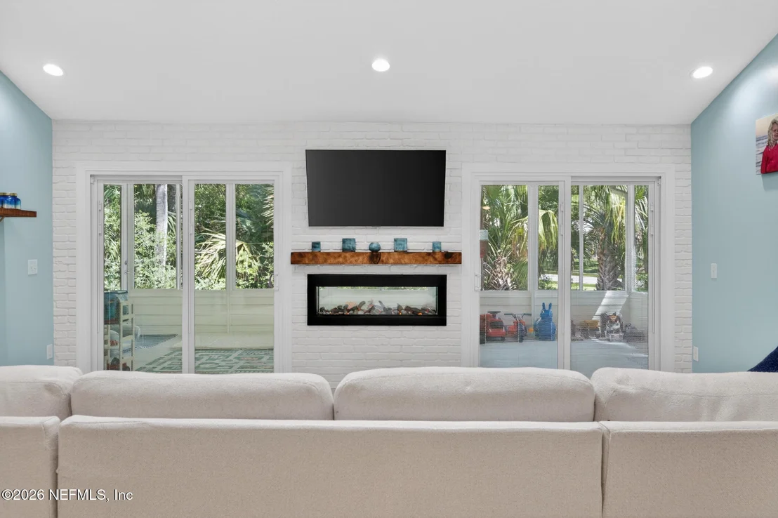 Photo of 104 OAK VIEW Circle