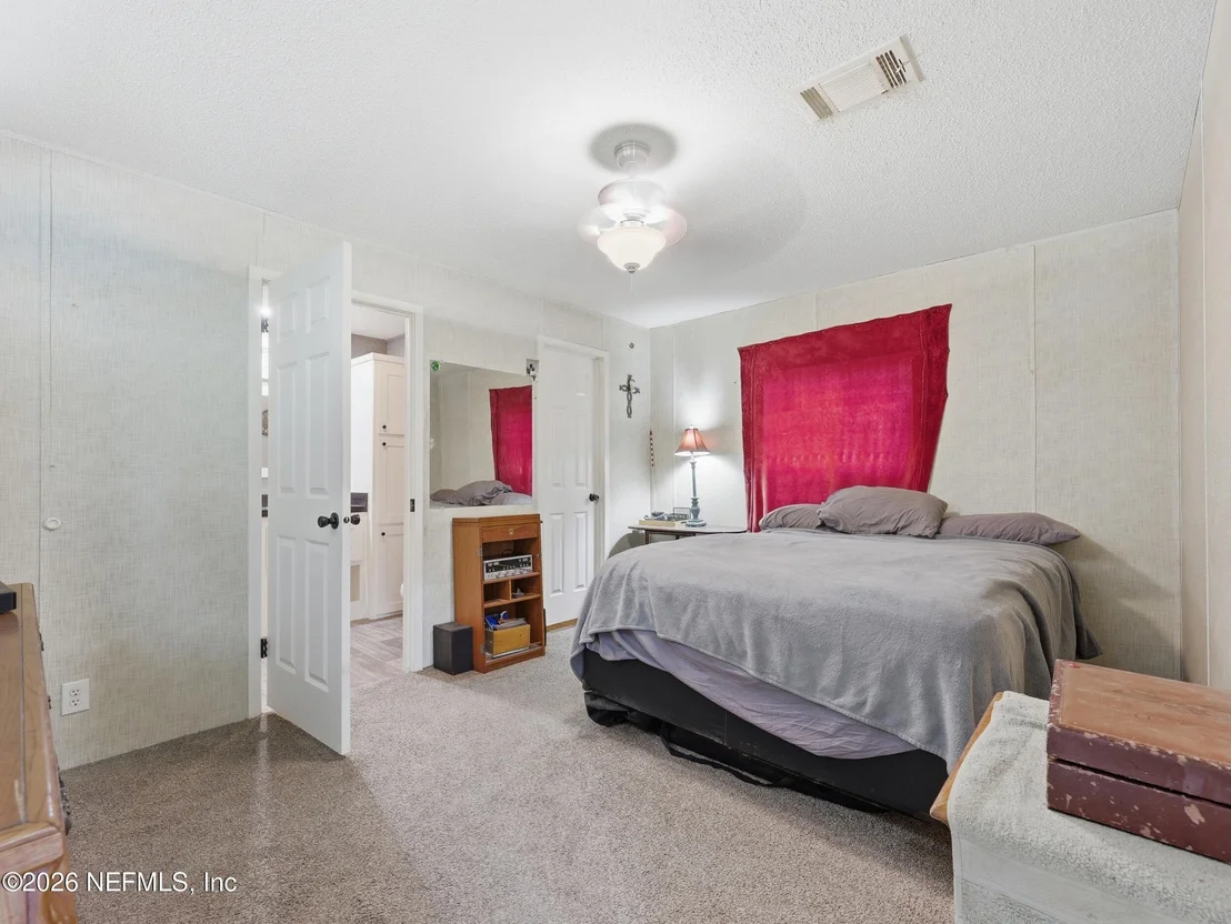 Photo of 100 BOSTWICK Lane
