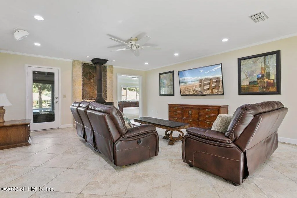 Photo of 241 OAK Drive S
