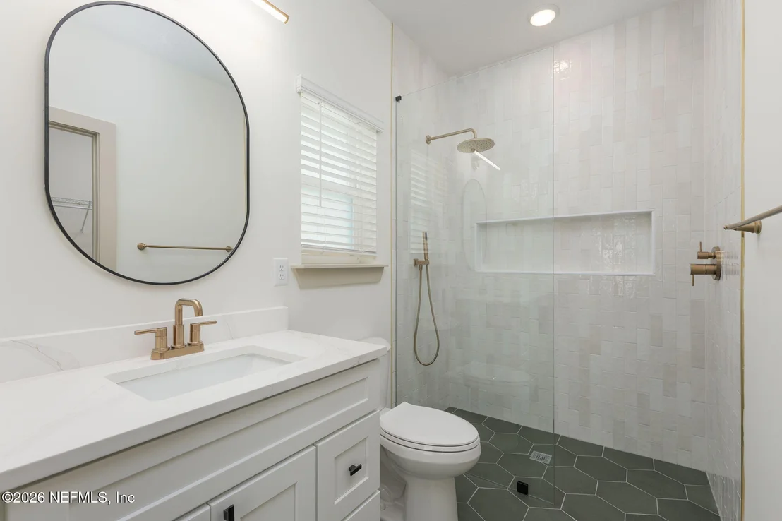 Photo of 716 W 6TH Street