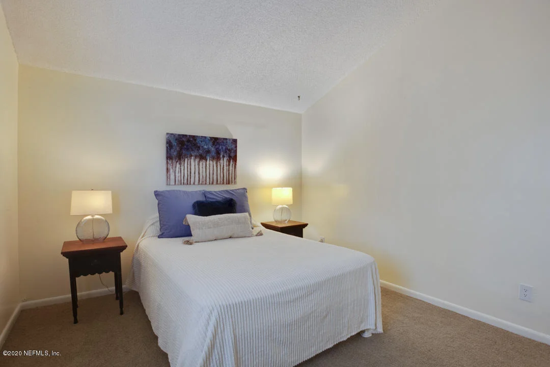 Photo of 2428 OAKVIEW Drive