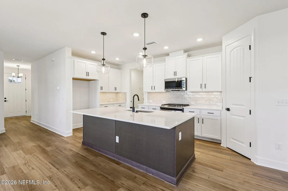 Photo of 17 JAMESTOWN Court