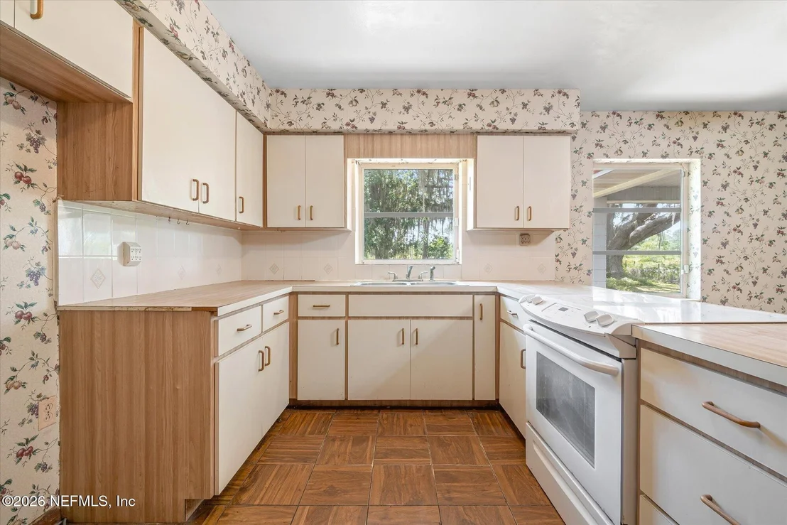 Photo of 786 W RIVER Road