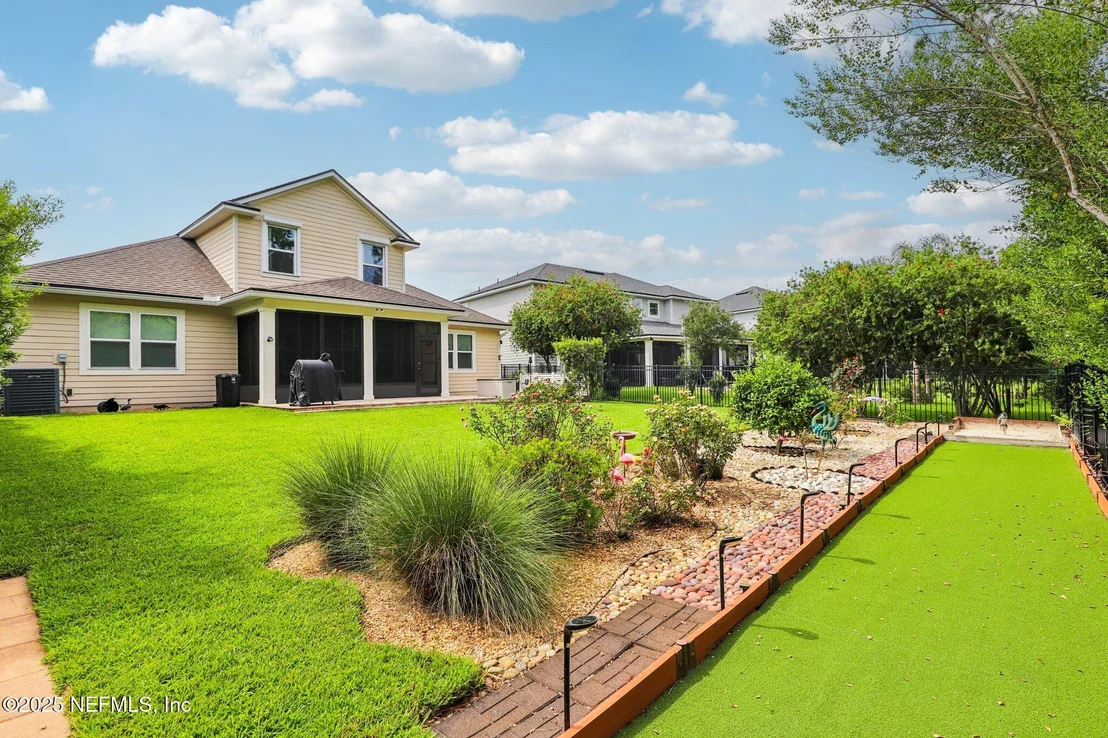 Photo of 261 PALISADE Drive