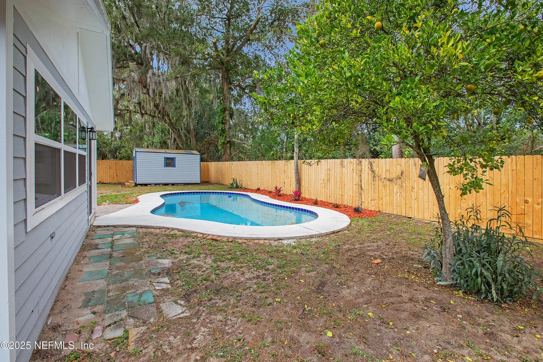 Photo of 10553 HEMMING Road