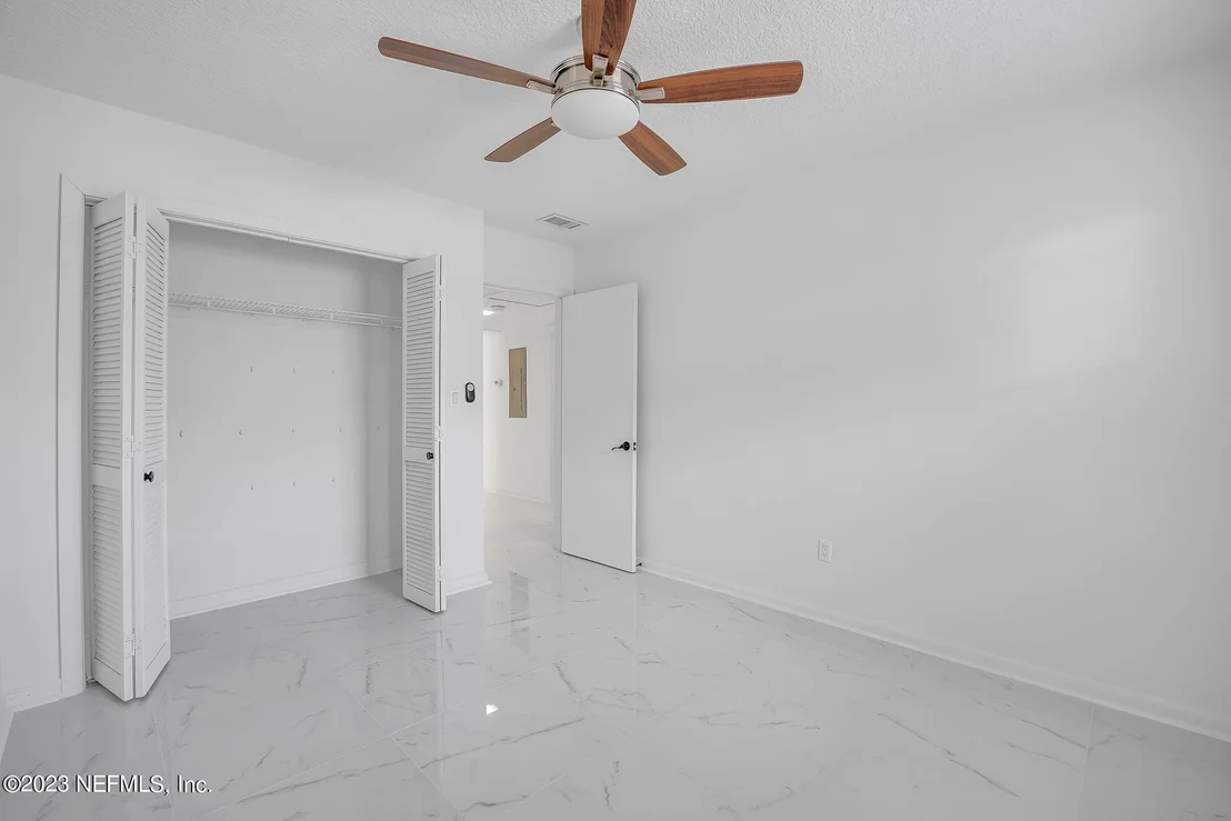 Photo of 2233 MAPLE LEAF Drive E