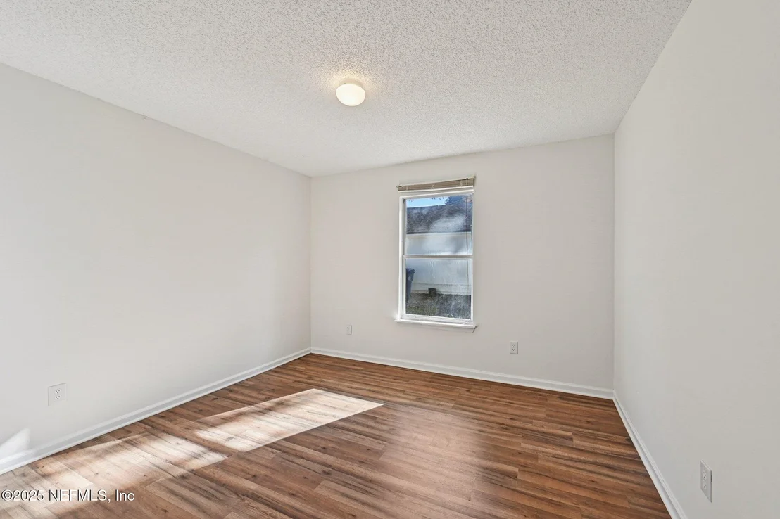 Photo of 208 HONEYSUCKLE Way