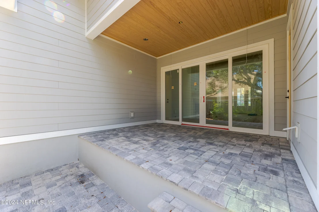 Photo of 372 RIDGEWAY Road