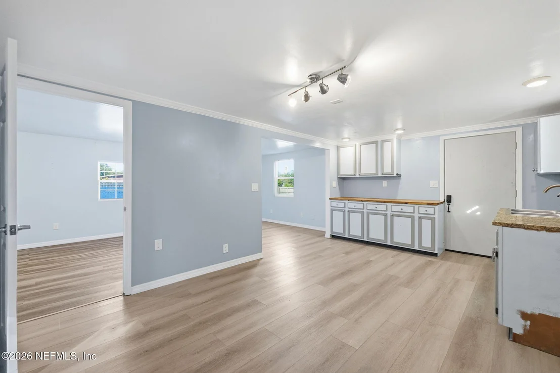 Photo of 1863 LIVE OAK Drive