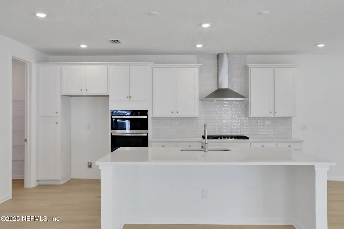 Photo of 643 FARMFIELD Drive