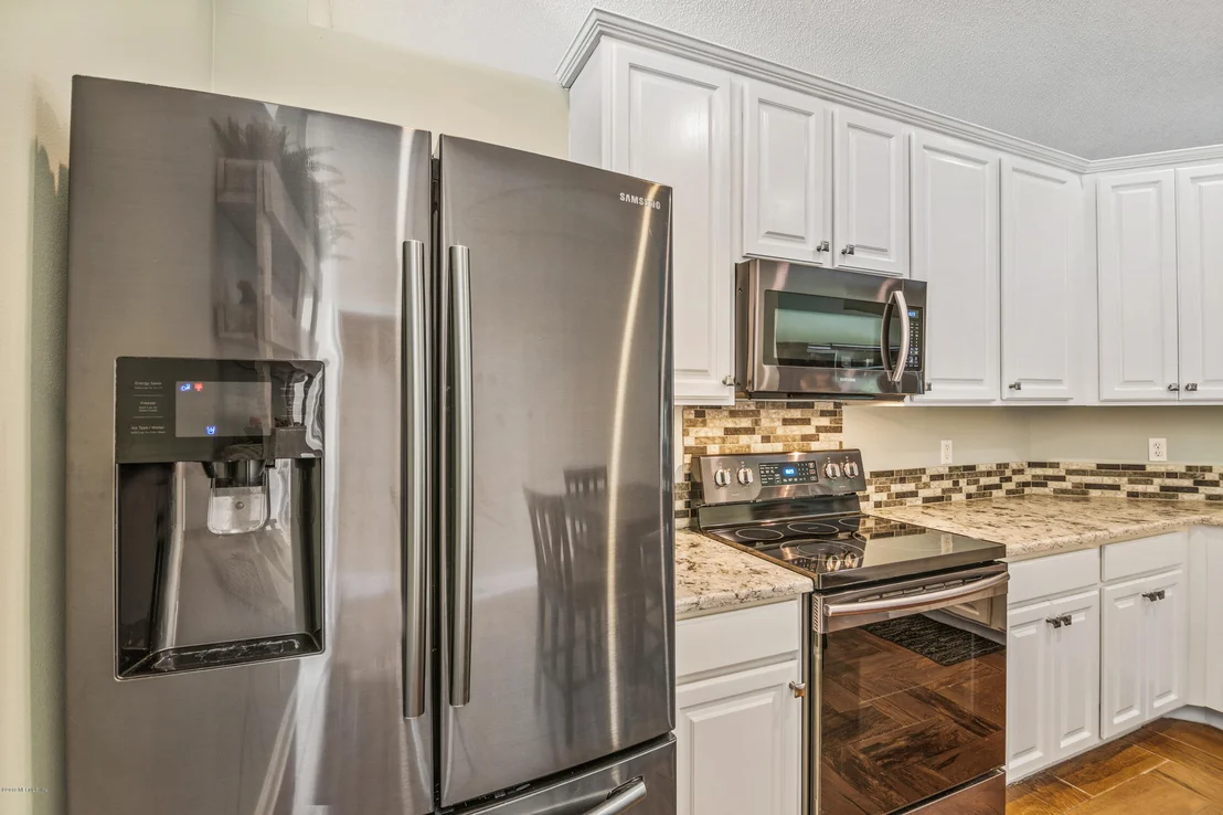 Photo of 221 JOHNS GLEN Drive