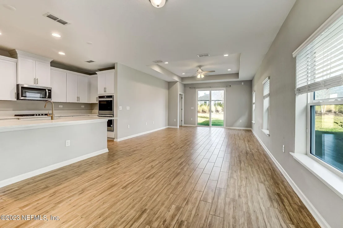 Photo of 152 WINDERMERE Way