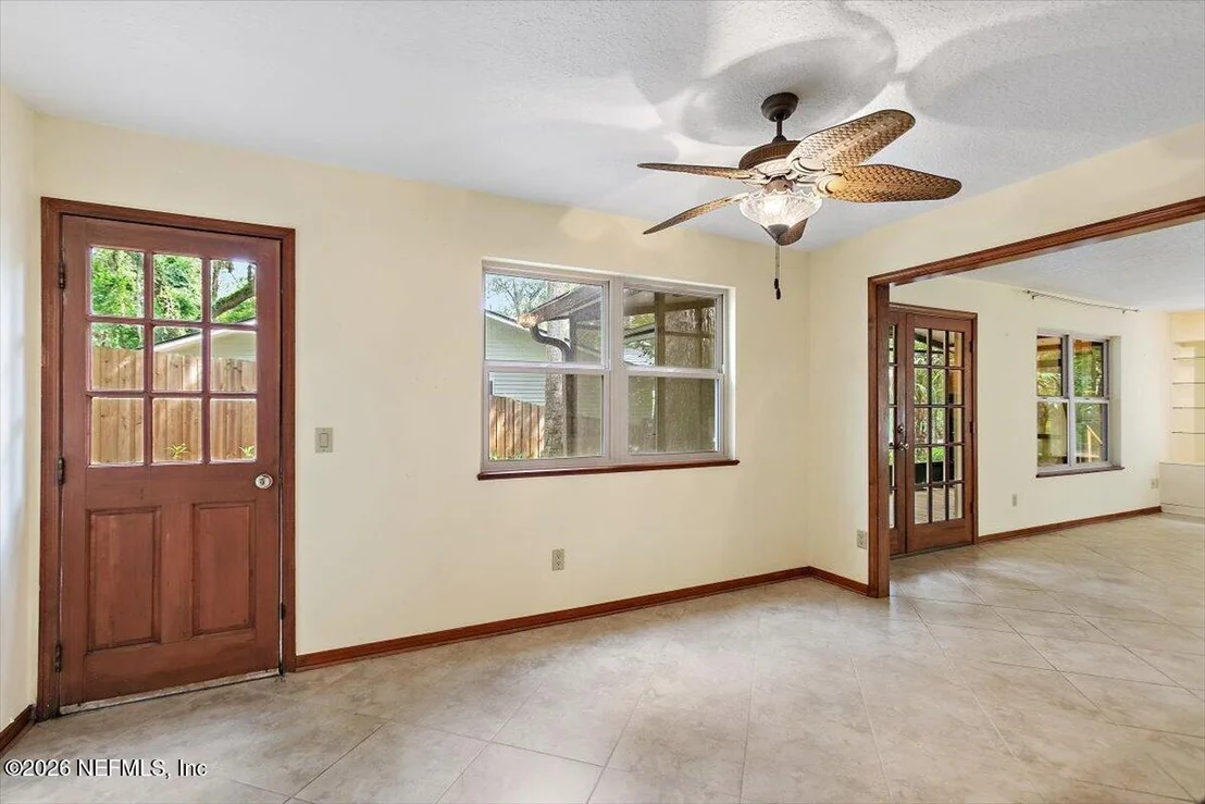 Photo of 1902 N SHERRY Drive N