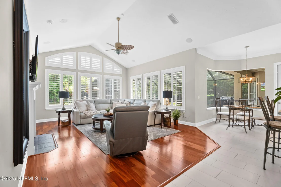 Photo of 389 SUMMERSET Drive