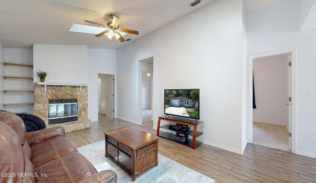 Photo of 877 JACKSON Road