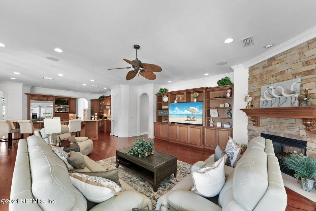 Photo of 752 PROMENADE POINTE Drive