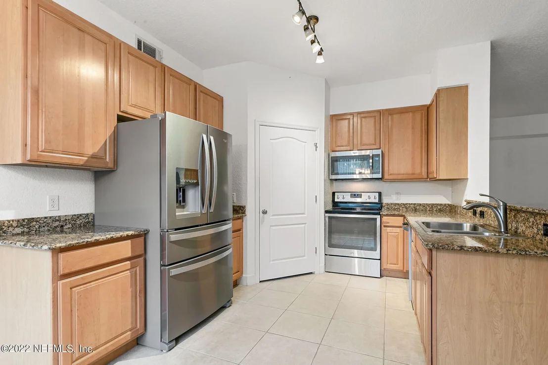 Photo of 641 SHORES Boulevard
