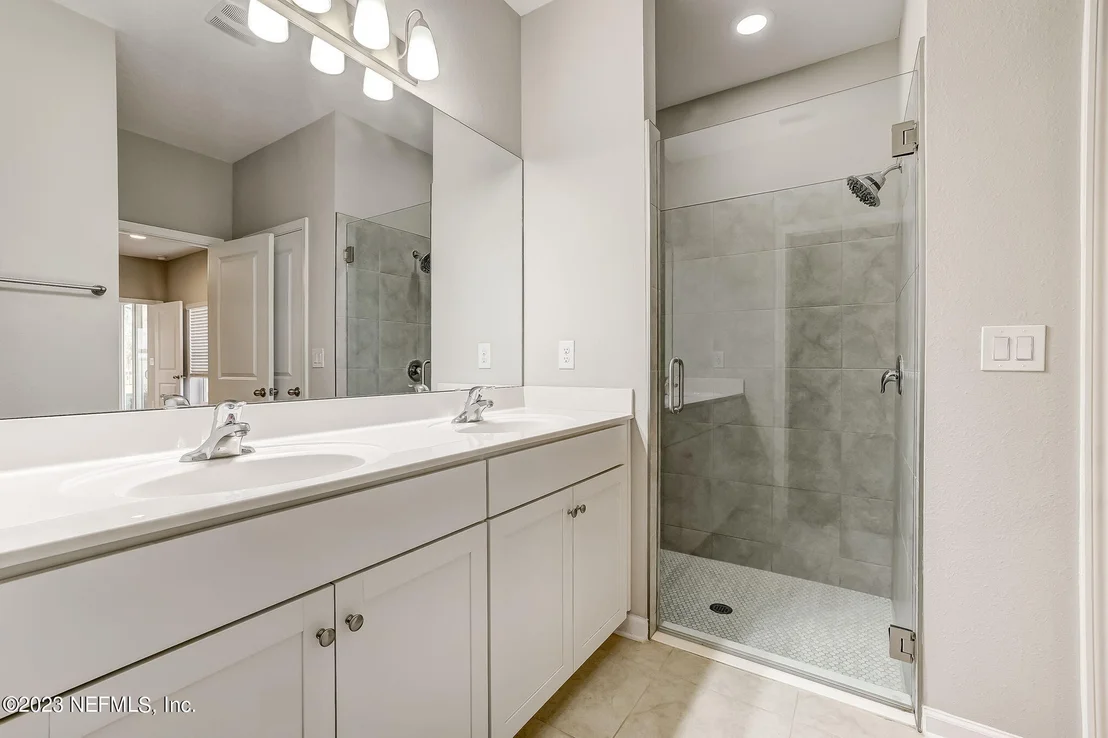 Photo of 152 WINDERMERE Way