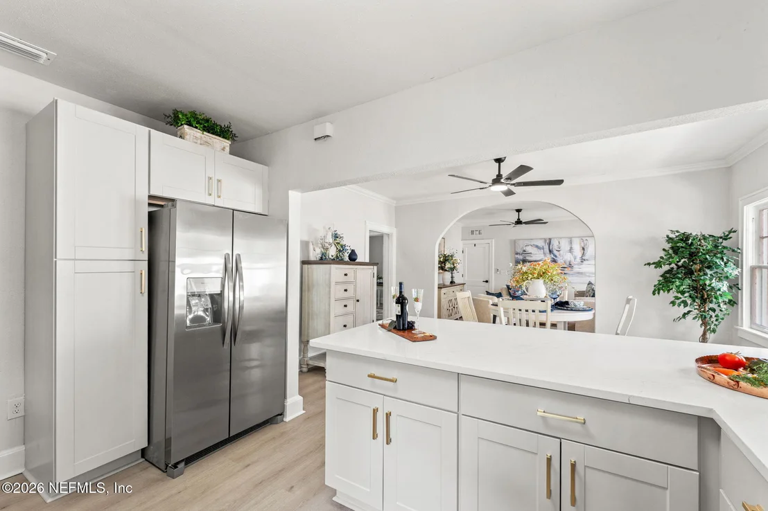 Photo of 593 TALBOT Avenue